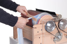 Load image into Gallery viewer, Ashford Diz Stick with Yarn Gauge