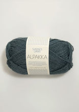 Load image into Gallery viewer, Jo's Yarn Garden alpaca knitting yarn