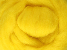 Load image into Gallery viewer, corriedale top for spinning and felting