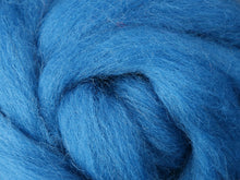 Load image into Gallery viewer, corriedale top for spinning and felting