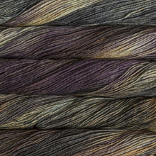 Load image into Gallery viewer, superwash merino hand dyed yarn for knitting