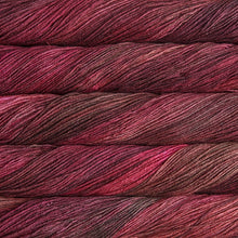Load image into Gallery viewer, superwash merino hand dyed yarn for knitting