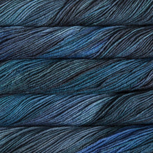 Load image into Gallery viewer, superwash merino hand dyed yarn for knitting
