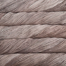 Load image into Gallery viewer, superwash merino hand dyed yarn for knitting